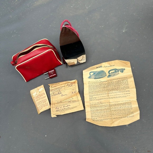 Vintage 1960's Travel Iron with red vinyl travel zip case AND original paperwork - Picture 6 of 15